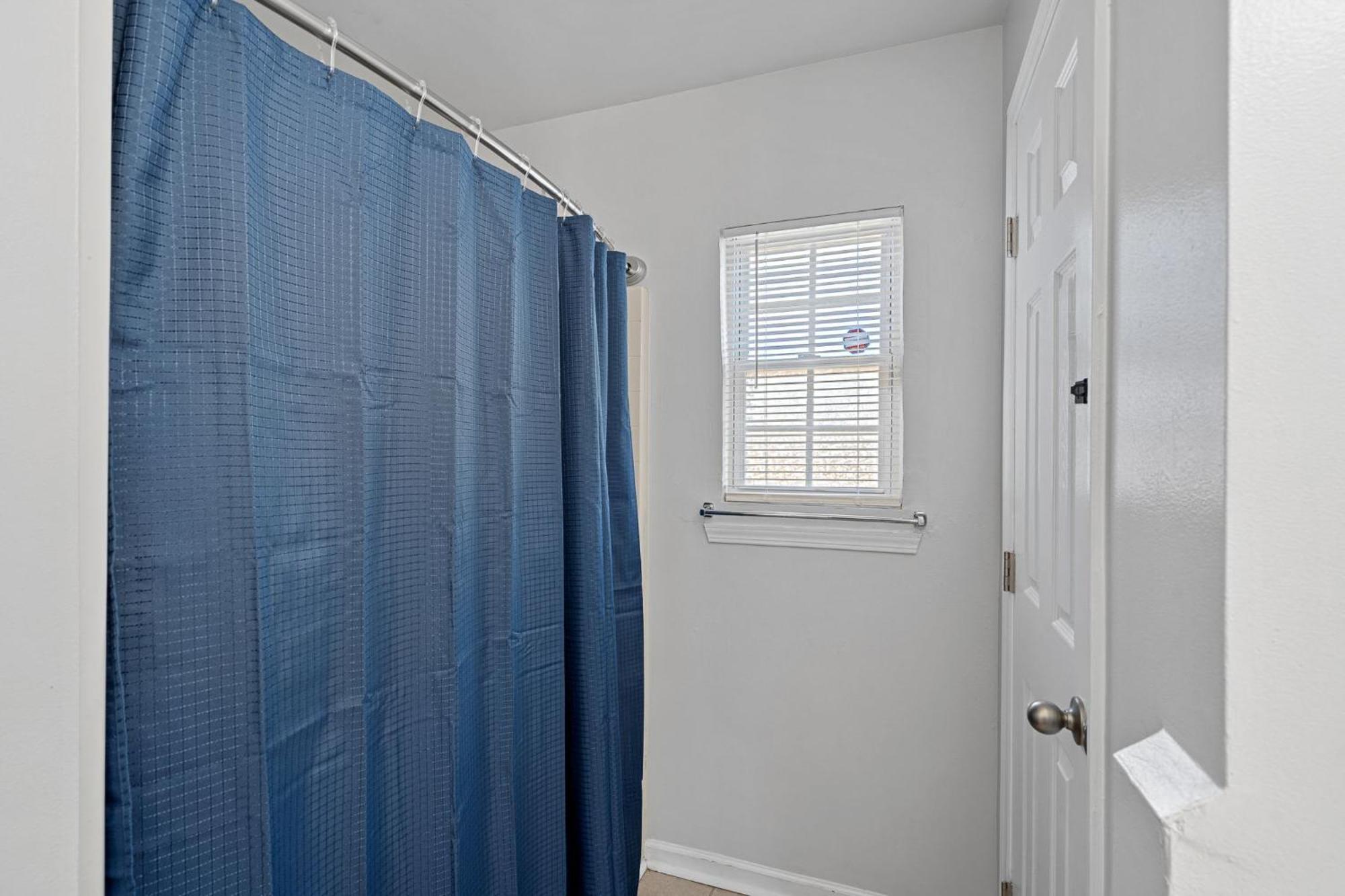 Cozy 4br Near Uptown -king Bed- Jacuzzi Holiday home